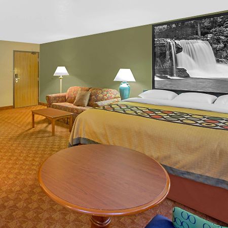 Super 8 By Wyndham Howe Buitenkant foto
