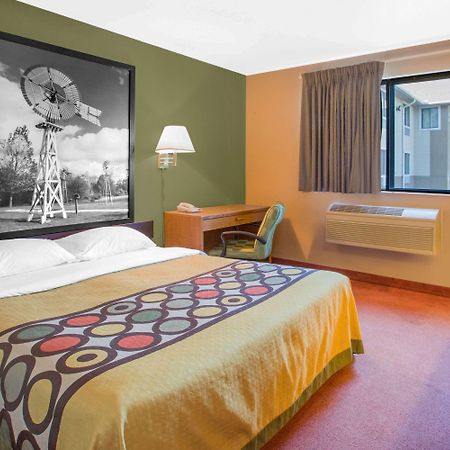 Super 8 By Wyndham Howe Buitenkant foto
