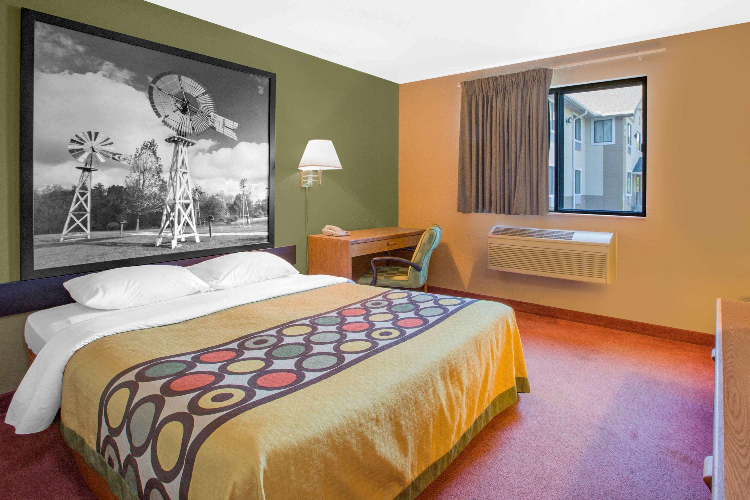 Super 8 By Wyndham Howe Buitenkant foto