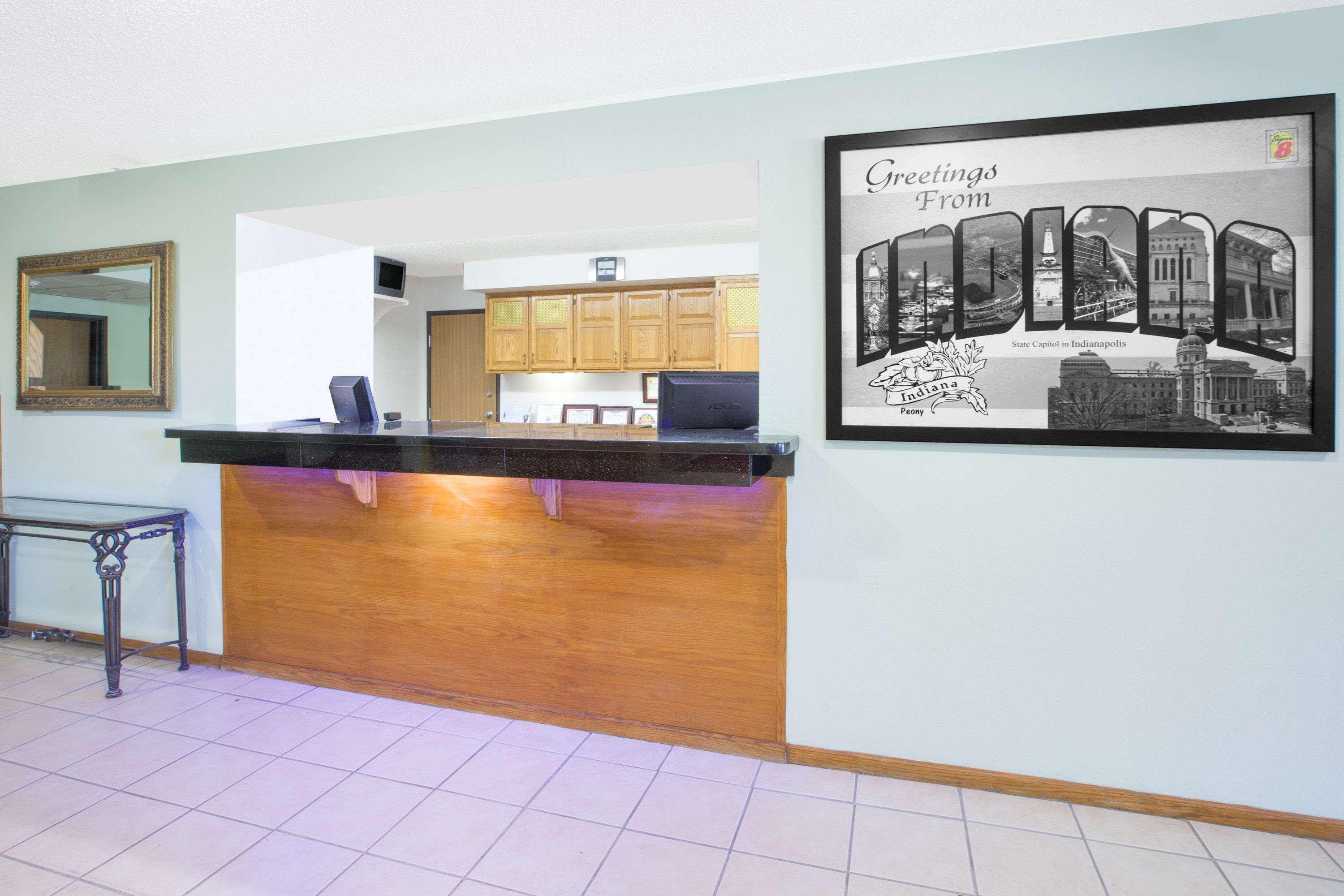Super 8 By Wyndham Howe Buitenkant foto