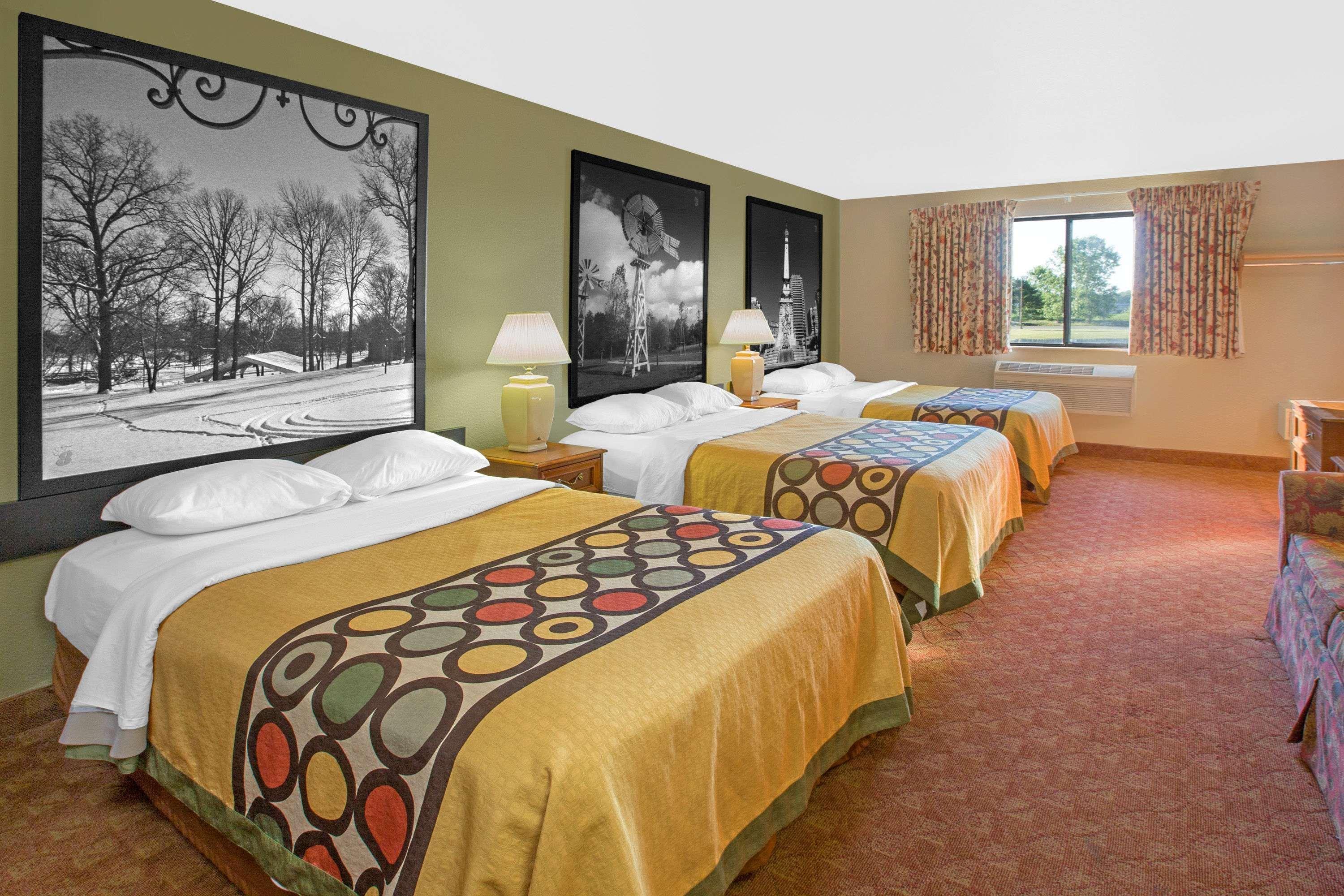 Super 8 By Wyndham Howe Buitenkant foto